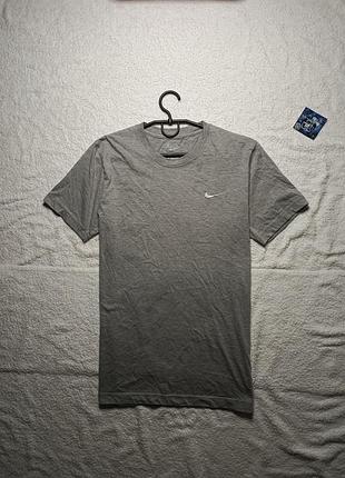 Футболка nike базова