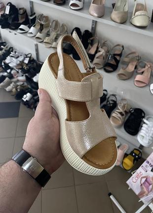 Босоніжки