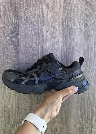 Жіночі кросівки nike v2k run