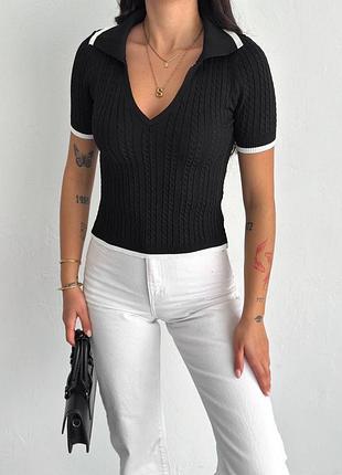 Лаконичная футболка поло из трикотажа 25010