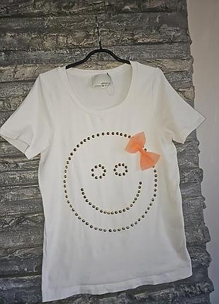 Белая футболка смайлик улыбка бантик