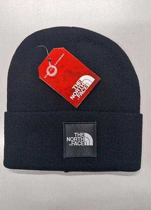 Базовая шапка с нашивкой тн tnf с подворотом универсальная однотонная