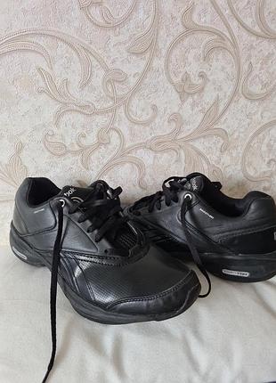 Шкіряні кросівки reebok simply tone в чудовому стані 38 розмір