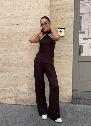 Брючний жіночий костюм