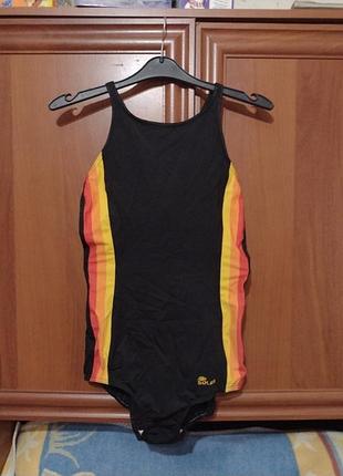 Купальник суцільний.