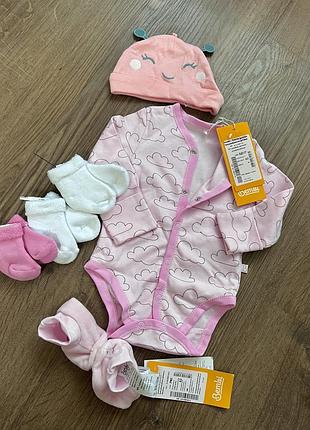 Набір на дівчинку 0-3 міс рожевий боді з довгим рукавом носочки gerber 3 пари шапочка carters бембі