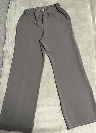 Класичні легкі графітові брюки на резинці широкі до низу