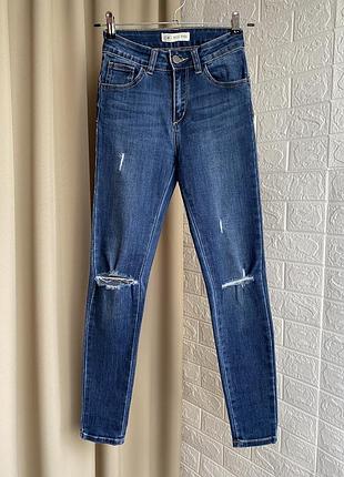 Рвані сині джинси від kiss pink