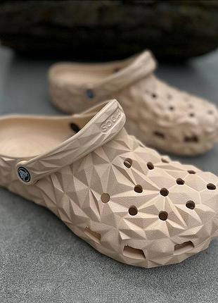 Крокси сабо crocs clog classic geometric shiitake crocs clog classic geometric shiitake унісекс