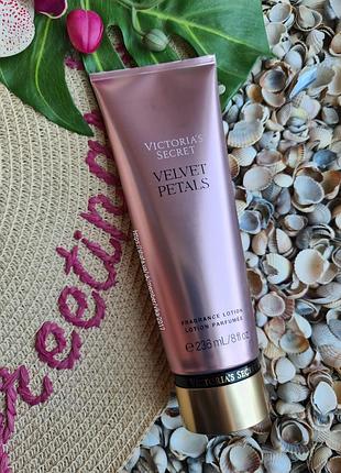 Парфумований лосьйон для тіла velvet petals victorias secret