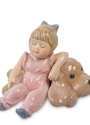 Статуэтка фарфоровая pavone девочка с собакой 6х8 см 1105744