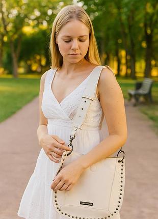 Жіноча, кремова, нестандартна сумка. frank usher.