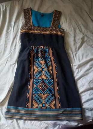 Платье в красивом состоянии, в украинском стиле.