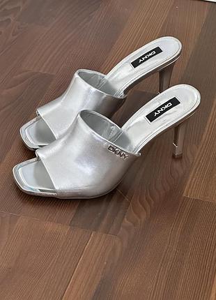 Взуття dkny срібні каблуки