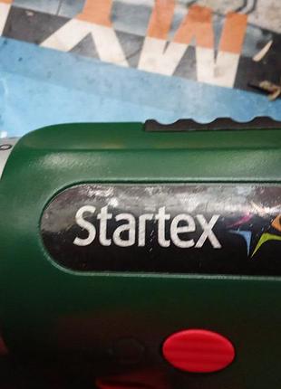 Шуруповерт очень в хорошем состоянии зарядка есть инструкция есть аккумулятор держит два дня