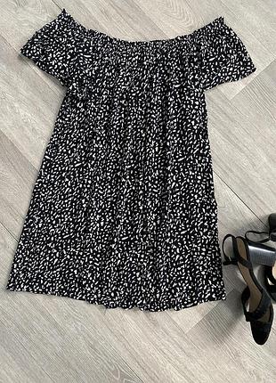 Жіноча літня сукня