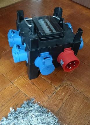 Щит розподільний з автоматом
coffret 32a 7p vers 7 x 16a nf avec interdiff 30ma pce