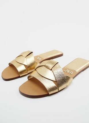 Жіночі шкіряні шльопанці zara в золотому кольорі