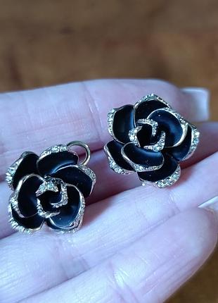 Продам женские стильные серьги