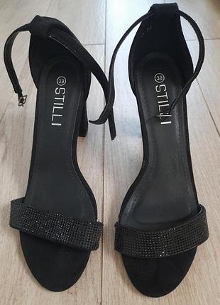 Босоніжки в стані нових