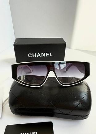 Окуляром chanel