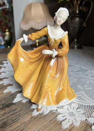 Порцелянова статуетка — дівчина royal doulton kirsty, hn 2381
