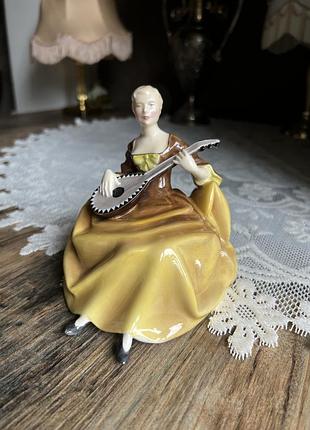 Порцелянова статуетка — дівчина royal doulton symphony hn2287