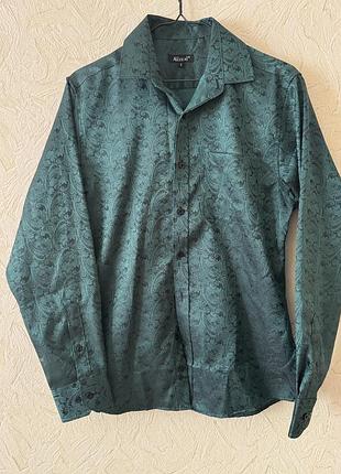 Смарагдова святкова сорочка в огірки