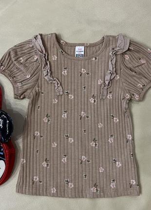 Дуже стильна футболка в рубчик з об‘ємними плечиками в квітах 2-3 роки р 98