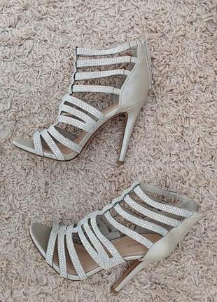 Босоніжки для жінок розмір 36