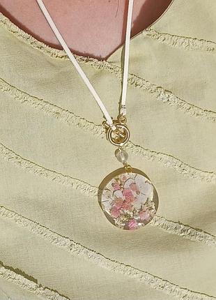 Кулон. ніжно розові квіти в італійській епоксидній смолі. 
   petrovych jewelry