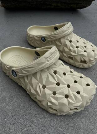 Кроксы сабо crocs classic geometric bone crocs classic geometric bone унисекс6 фото