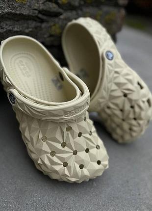 Кроксы сабо crocs classic geometric bone crocs classic geometric bone унисекс7 фото