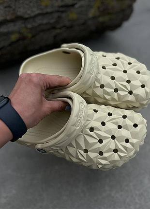Кроксы сабо crocs classic geometric bone crocs classic geometric bone унисекс2 фото