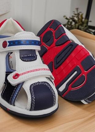 Босоніжки сандалії для хлопчика закриті білі із синім 2523 шт.,2631,27, inash30 (18,8)