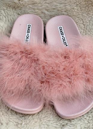 Шльопанці з хутром