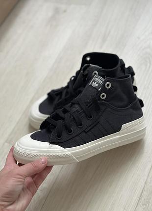 Жіночі кеди adidas, кросівки