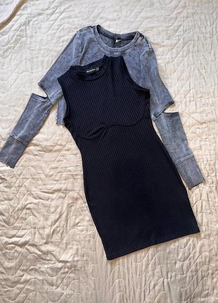 Черное платье в рубчик в корсетном стиле