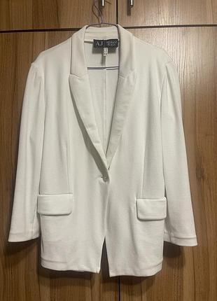 Жіночій фірмовий піджак