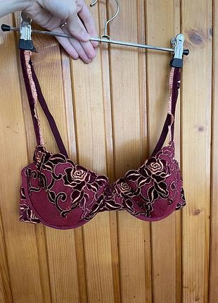 Оксамитовий бюстгальтер