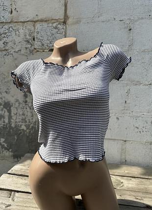 Чорно білий топ майка у смужку з відкрити плечима розмір хс zara