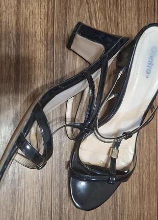 Жіночі босоніжки