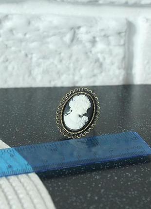 Колышко камея в винтажном стиле. металл.