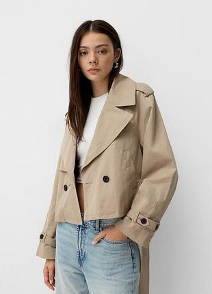 Короткий тренч из коллекции bershka
