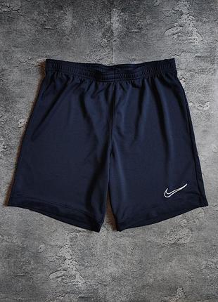 Шорты nike оригинал. размер m