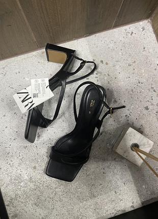 Шкіряні босоніжки zara 36р