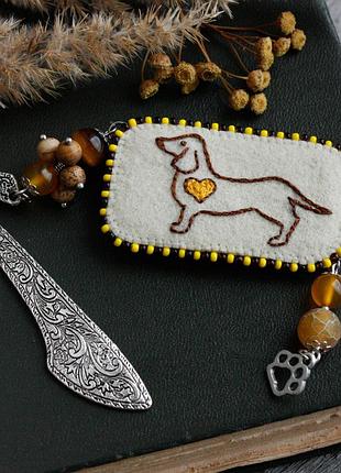 Металева іменна закладка для книг з собакою такса подарунок для книголюба