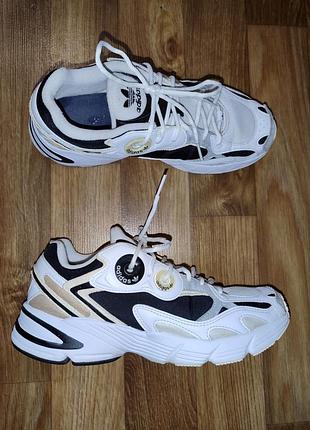 Женские кроссовки adidas р.39