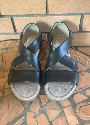 Жіночі шкіряні босоніжки 39