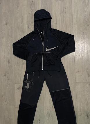 Класичний чоловічий спортивний костюм nike, з лінійки club fleece graphics.